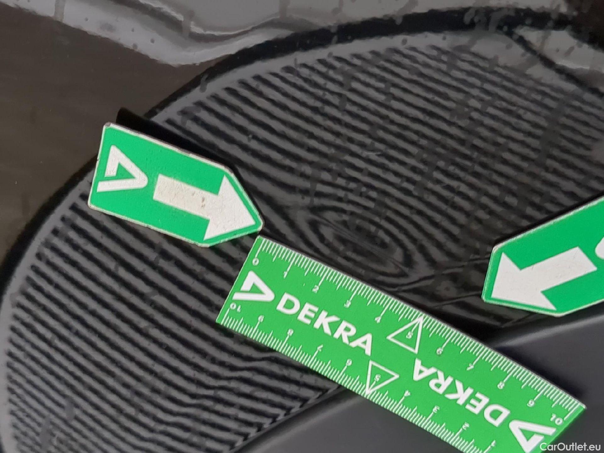  Citroen  C4 CITROEN  X / 2022 / 4P / Berline PureTech 130 S&S EAT8 Shine #29