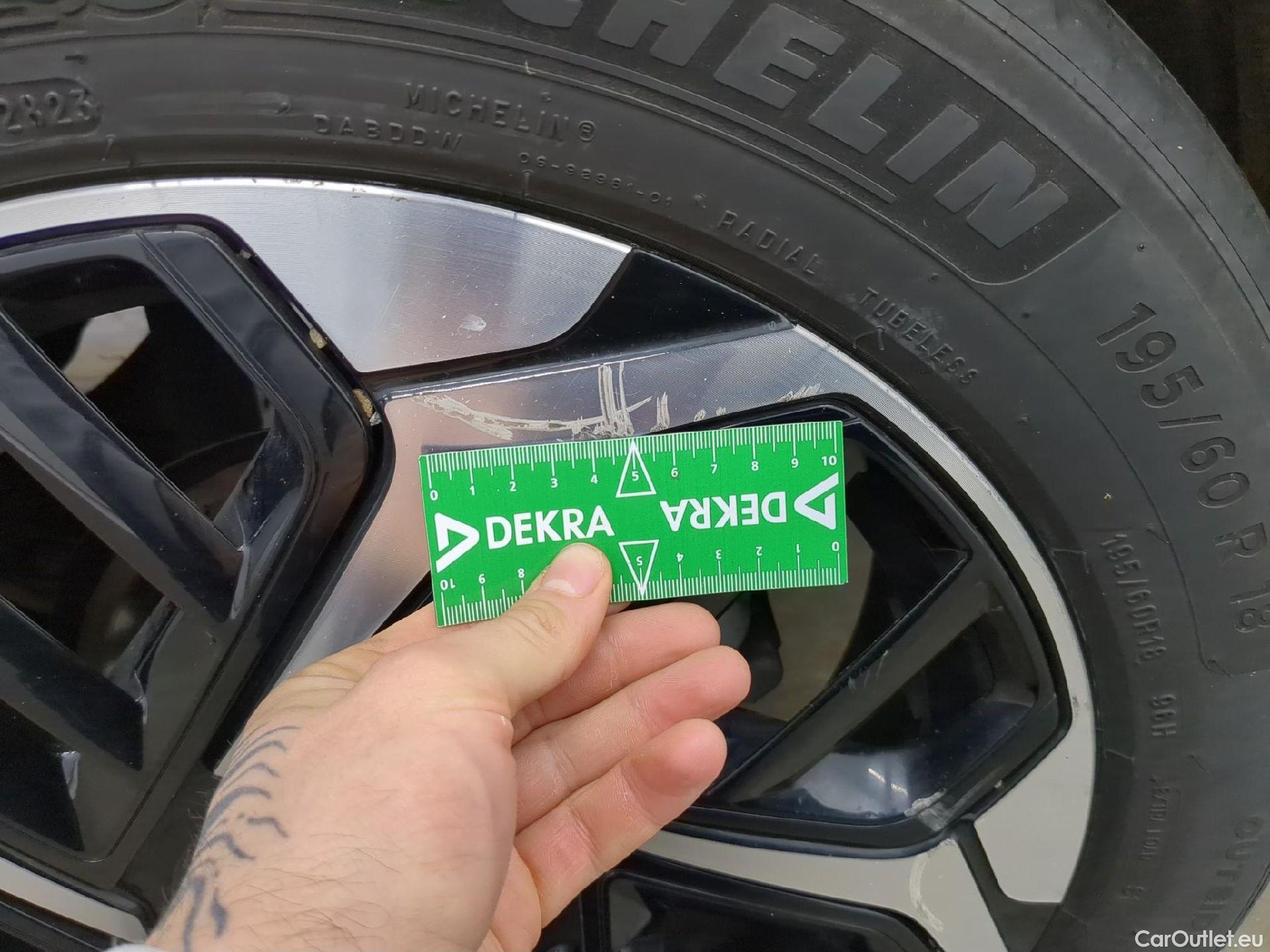  Citroen  C4 CITROEN  X / 2022 / 4P / Berline PureTech 130 S&S EAT8 Shine #12