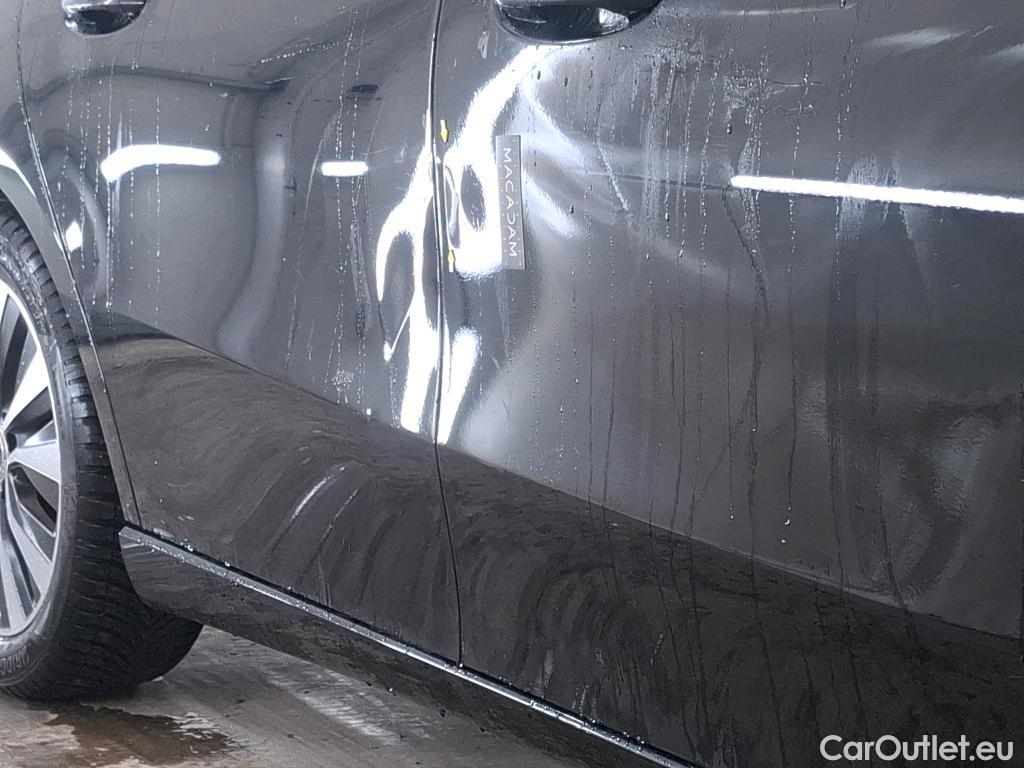  Mercedes  A-Klasse Classe A Compact / 2018 / 5P / Berline A 180 d Business Line 8G-DCT #24