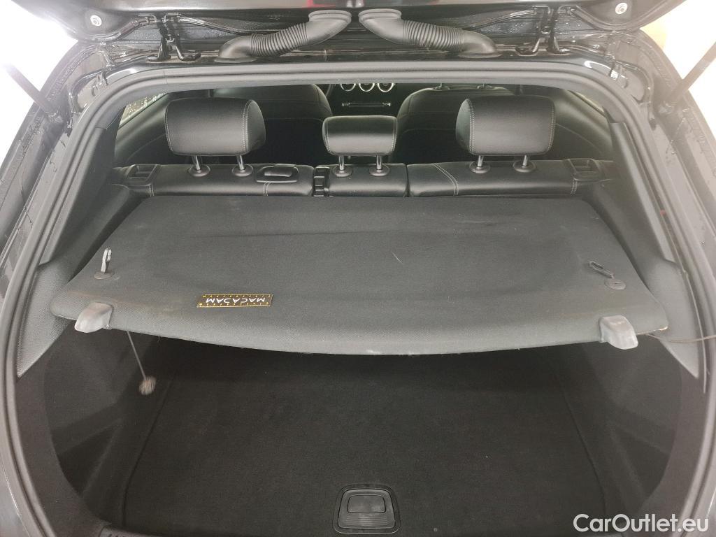  Mercedes  A-Klasse Classe A Compact / 2018 / 5P / Berline A 180 d Business Line 8G-DCT #17