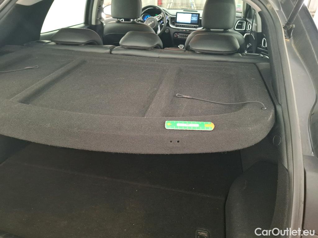  KIA  XCeed KIA  / 2019 / 5P / Crossover 1.6 GDI ISG ISG PHEV ACTIVE BUS DCT6 #14