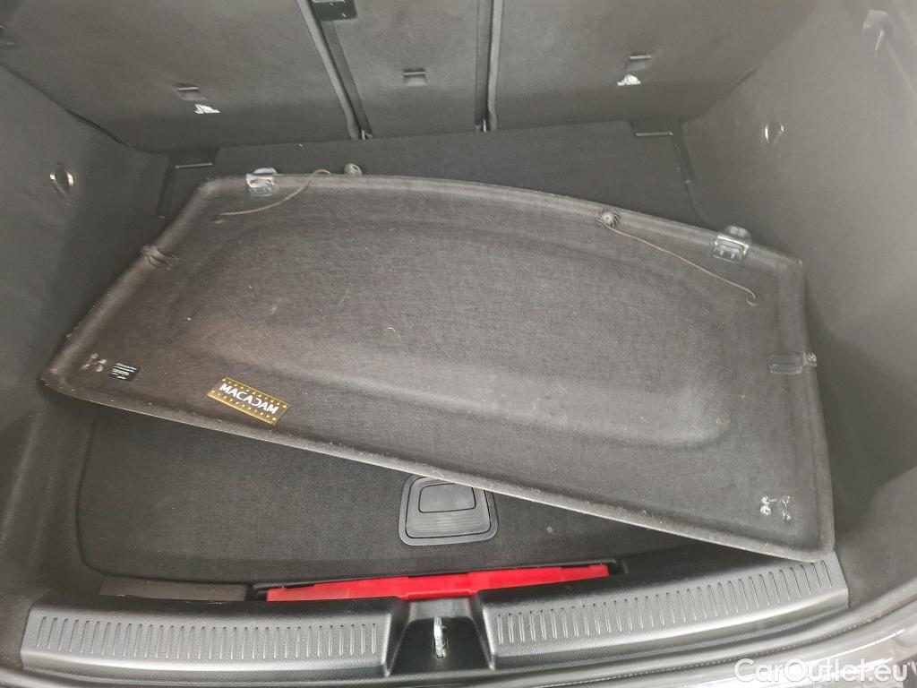  Mercedes  A-Klasse Classe A Compact / 2018 / 5P / Berline A 180 d Business Line 8G-DCT #19