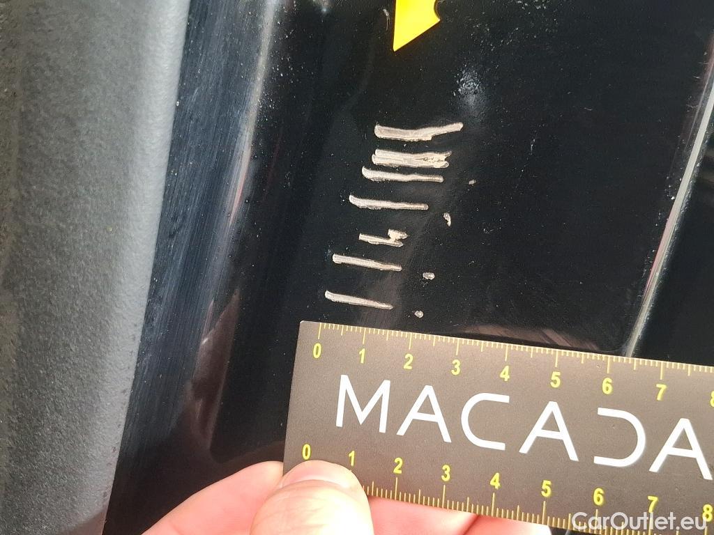  Mercedes  A-Klasse Classe A Compact / 2018 / 5P / Berline A 180 d Business Line 8G-DCT #51