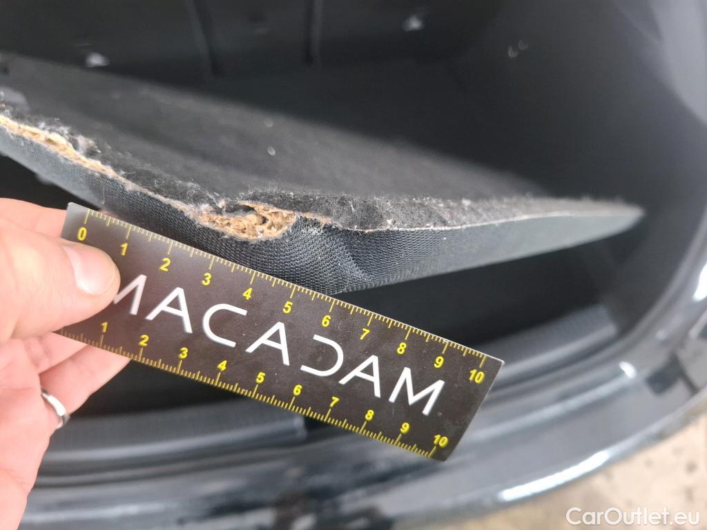  Mercedes  A-Klasse Classe A Compact / 2018 / 5P / Berline A 180 d Business Line 8G-DCT #16