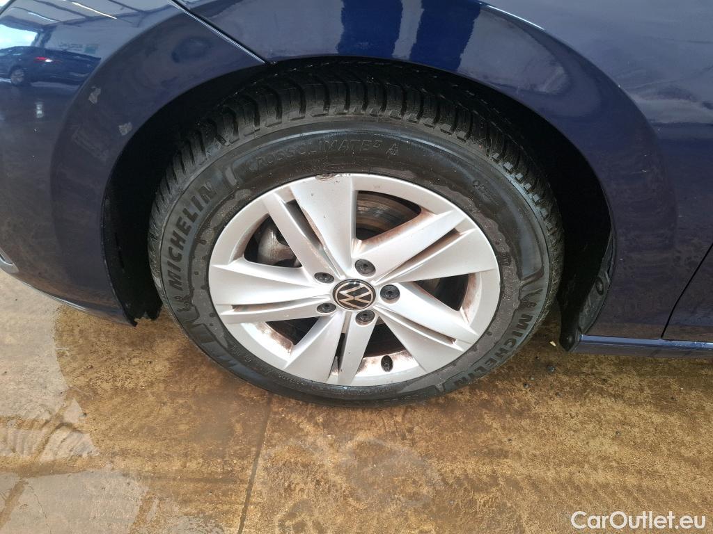  Volkswagen  Golf  VIII Berline Life Plus 2.0 TDI 115CV BVA7 E6d #1