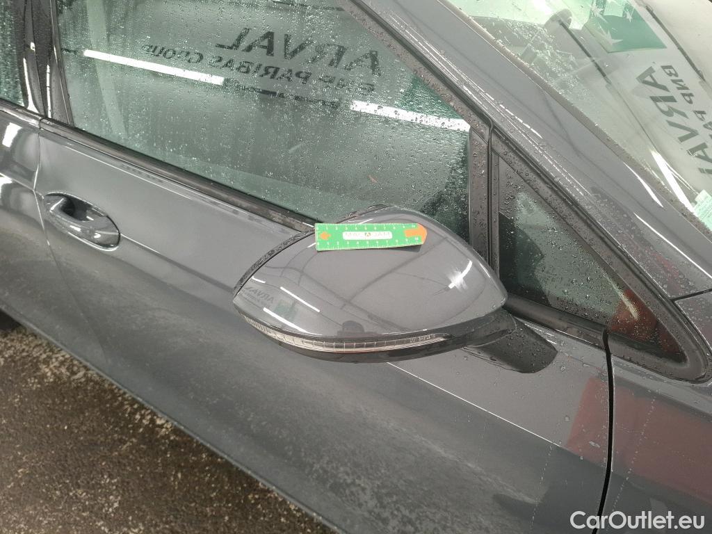  Volkswagen  Golf  VOLKSWAGEN / 2020 / 5P / Berline 2.0 TDI SCR 115 BVM6 Life Busi #1