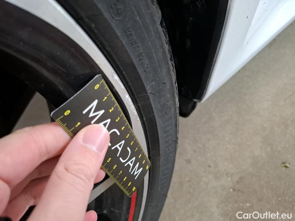  Toyota  Yaris TOYOTA  Hybride / 2022 / 5P / Berline Hybride 130h GR SPORT #15