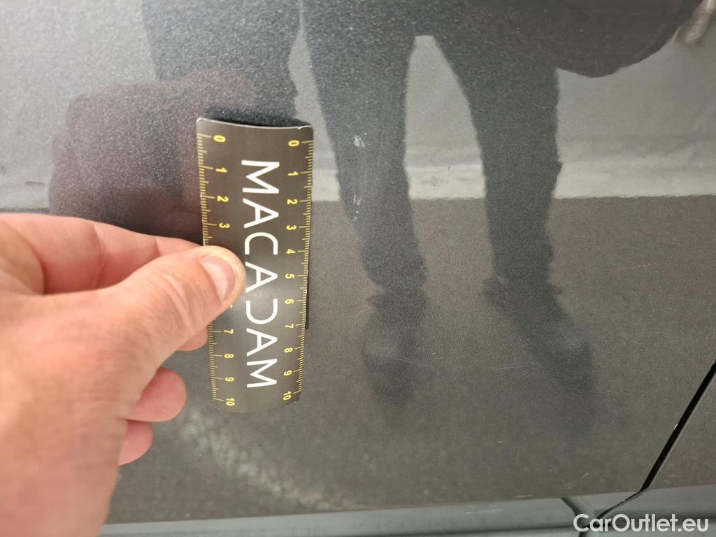  Toyota  C-HR TOYOTA  5p Berline 1.8 HYBRIDE 122 GRAPHIC #2