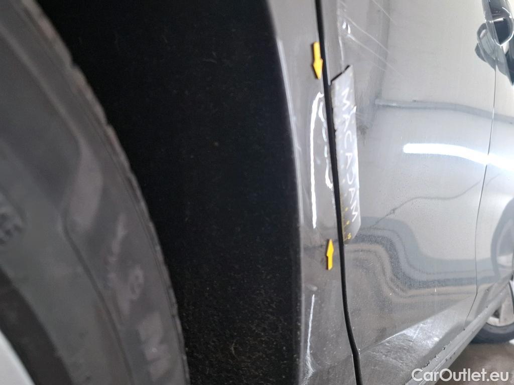  Volkswagen  Golf  VOLKSWAGEN / 2020 / 5P / Berline 1.0 eTSI OPF 110 DSG7 Life Business #17