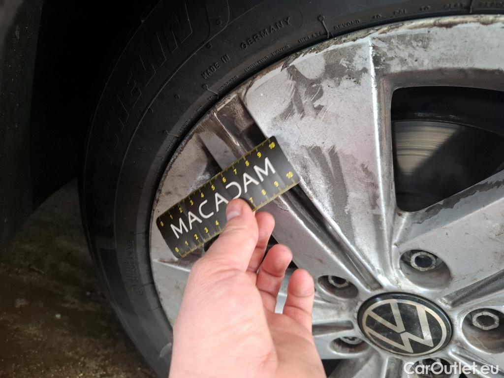  Volkswagen  Golf  VOLKSWAGEN / 2020 / 5P / Berline 1.0 eTSI OPF 110 DSG7 Life Business #39