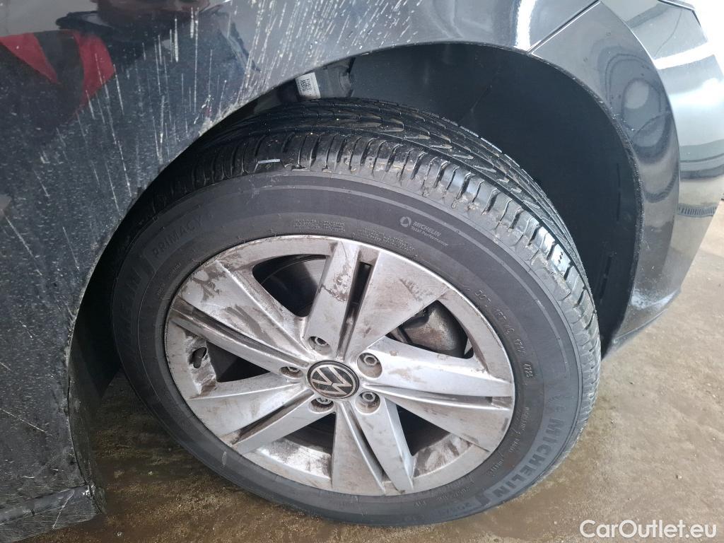  Volkswagen  Golf  VOLKSWAGEN / 2020 / 5P / Berline 1.0 eTSI OPF 110 DSG7 Life Business #36