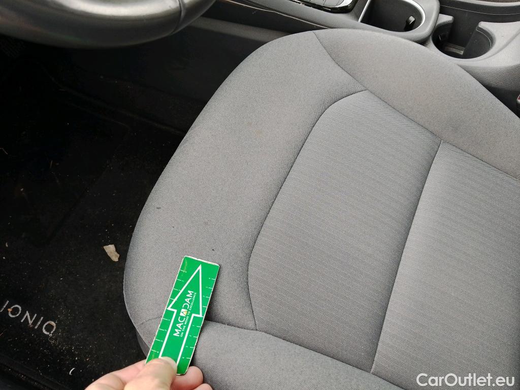  Hyundai   Ioniq HYUNDAI / 2019 / 5P / berlina con portón 1.6 GDI PHEV Klass DCT #7