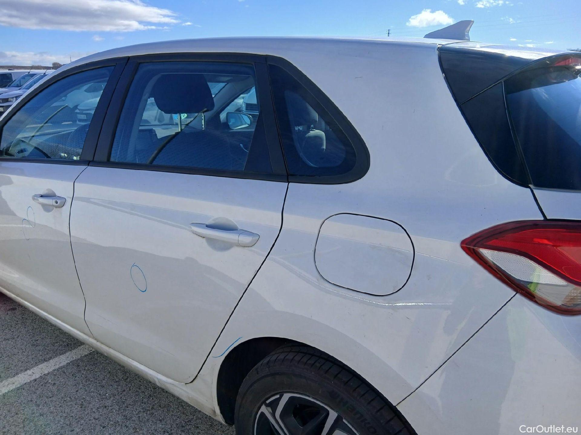  Hyundai  i30 HYUNDAI  / 2020 / 5P / berlina con portón 1.0 TGDI 48V Klass #13