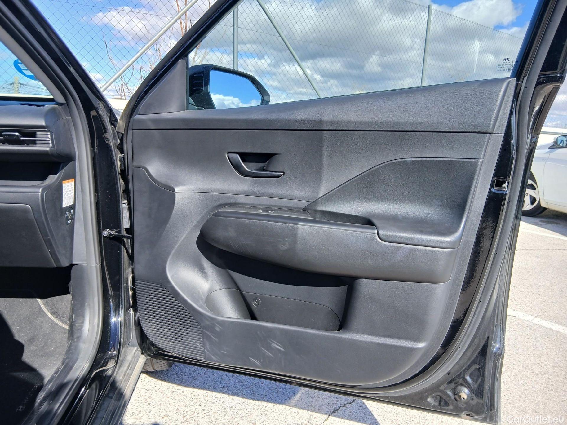  Hyundai  Konna HYUNDAI Kona / 2023 / 5P / todoterreno 1.6 GDI HEV Maxx DCT #44