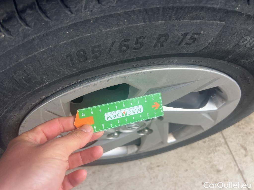  Hyundai  i20 HYUNDAI  / 2020 / 5P / berlina con portón 1.0 TGDI 74kW (100CV) 48V Essence #33