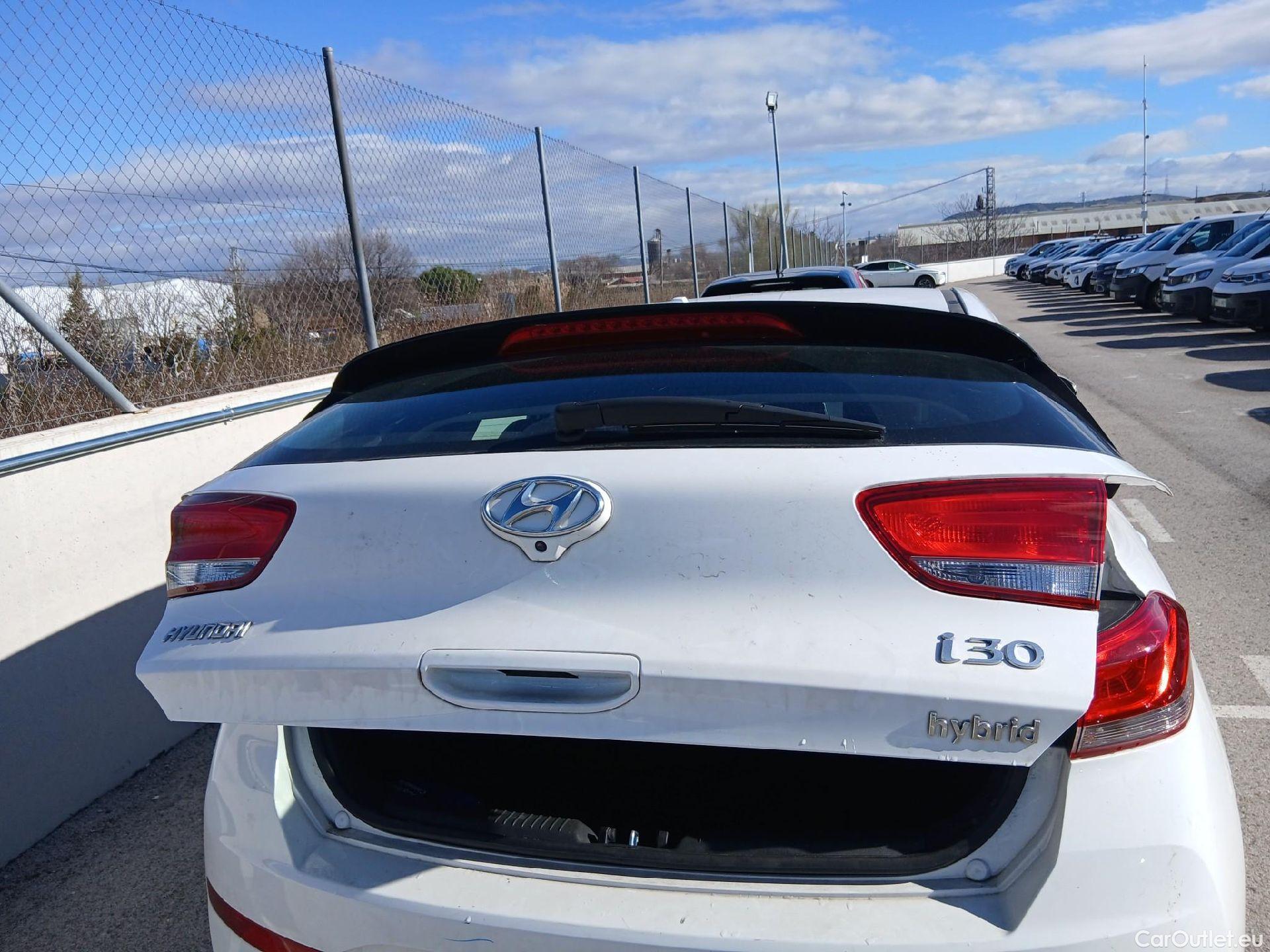  Hyundai  i30 HYUNDAI  / 2020 / 5P / berlina con portón 1.0 TGDI 48V Klass #21