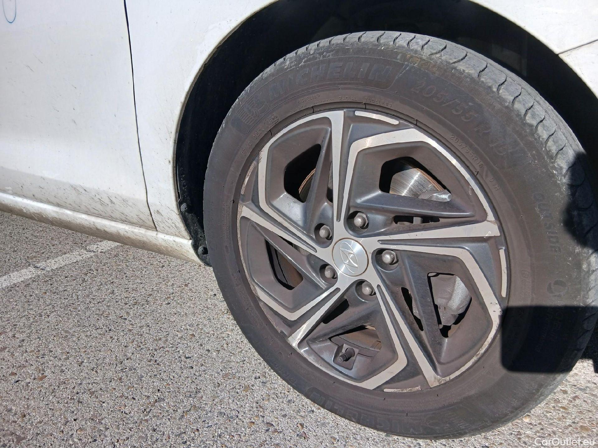  Hyundai  i30 HYUNDAI  / 2020 / 5P / berlina con portón 1.0 TGDI 48V Klass #32