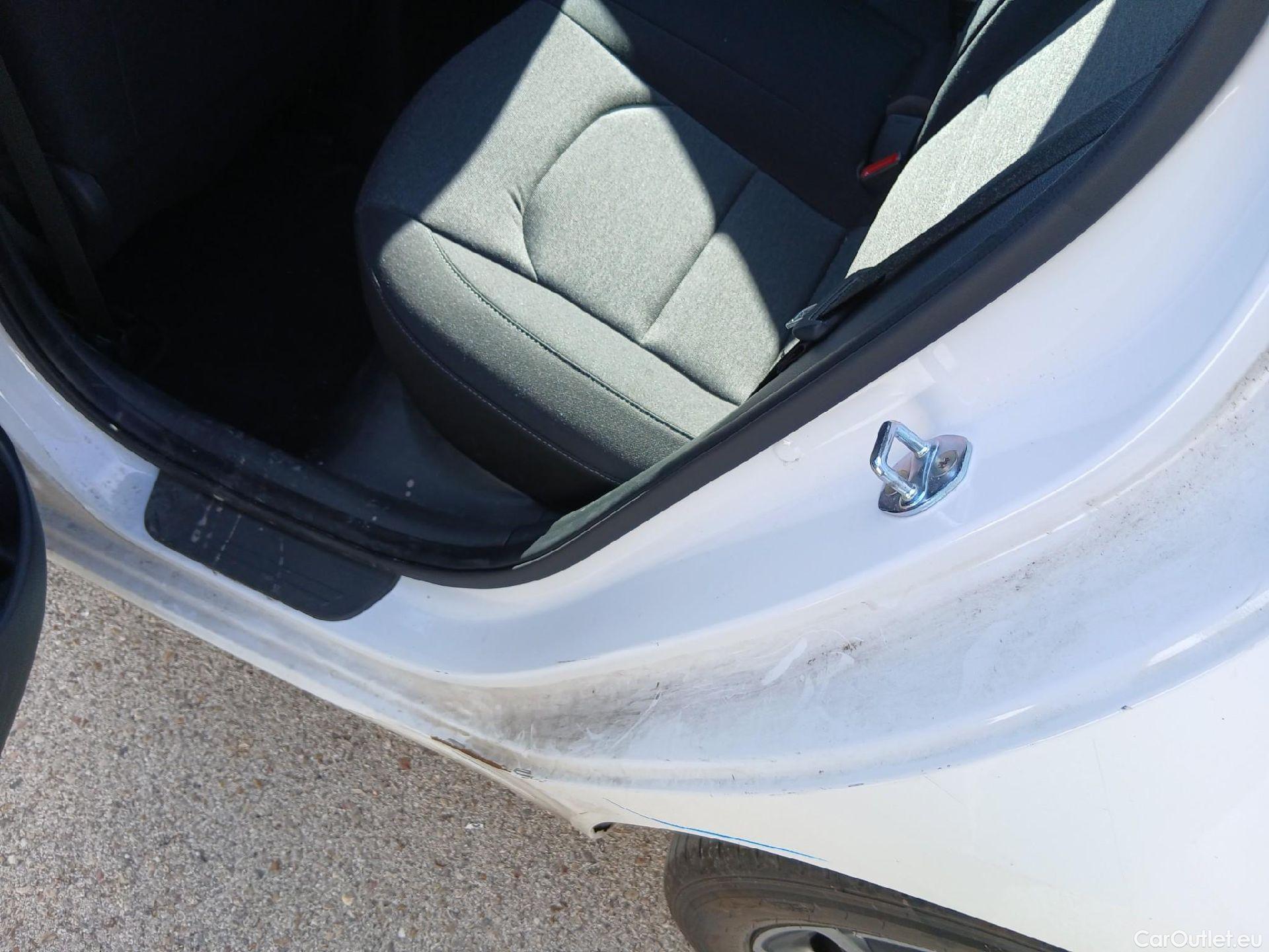  Hyundai  i30 HYUNDAI  / 2020 / 5P / berlina con portón 1.0 TGDI 48V Klass #16