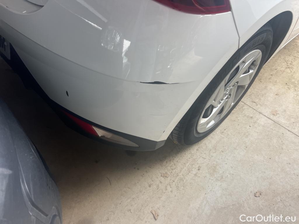  Hyundai  i20 HYUNDAI  / 2020 / 5P / berlina con portón 1.0 TGDI 74kW (100CV) 48V Essence #24