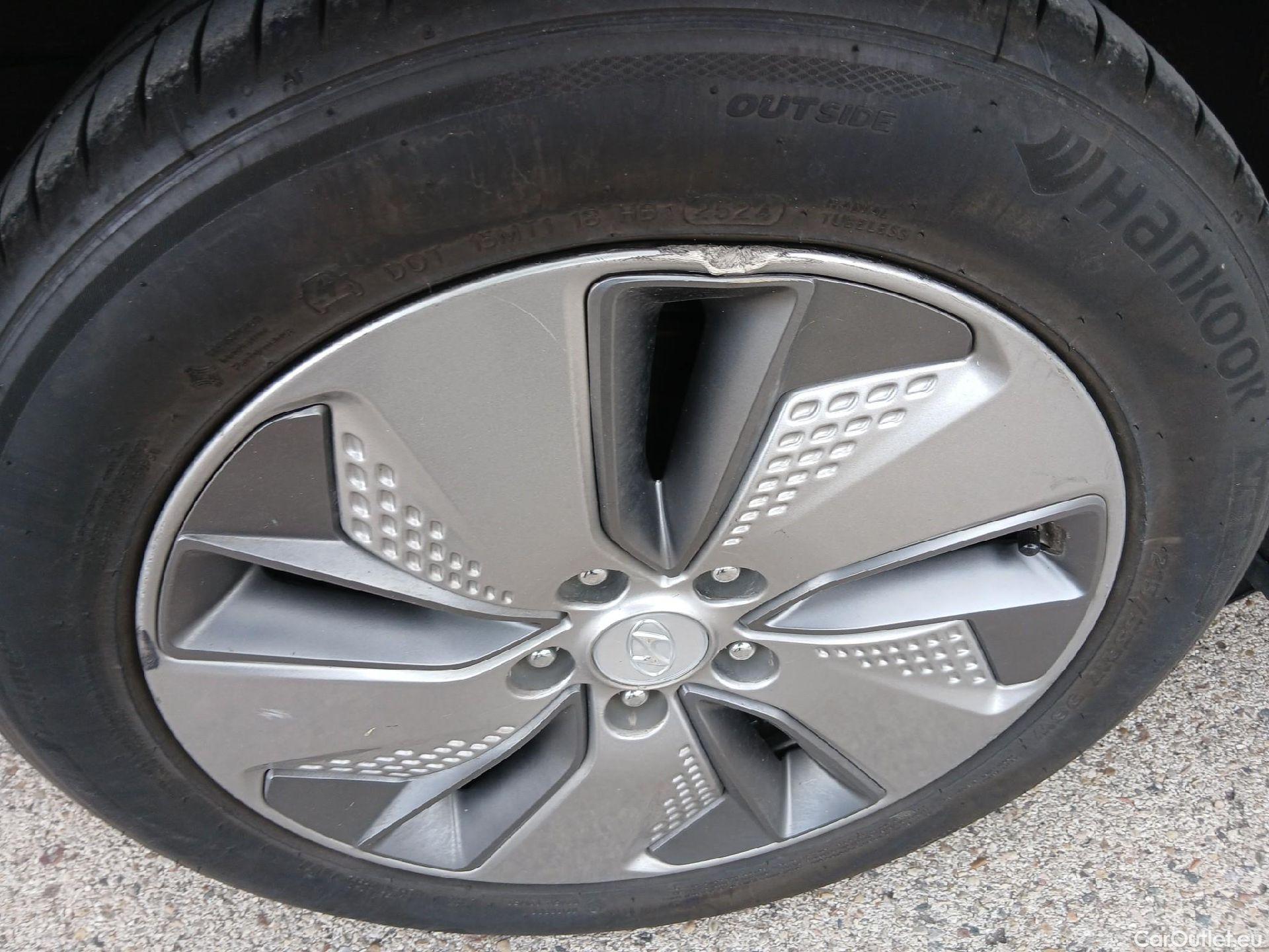  Hyundai  Konna HYUNDAI Kona / 2017 / 5P / todoterreno EV 150kW Tecno #3