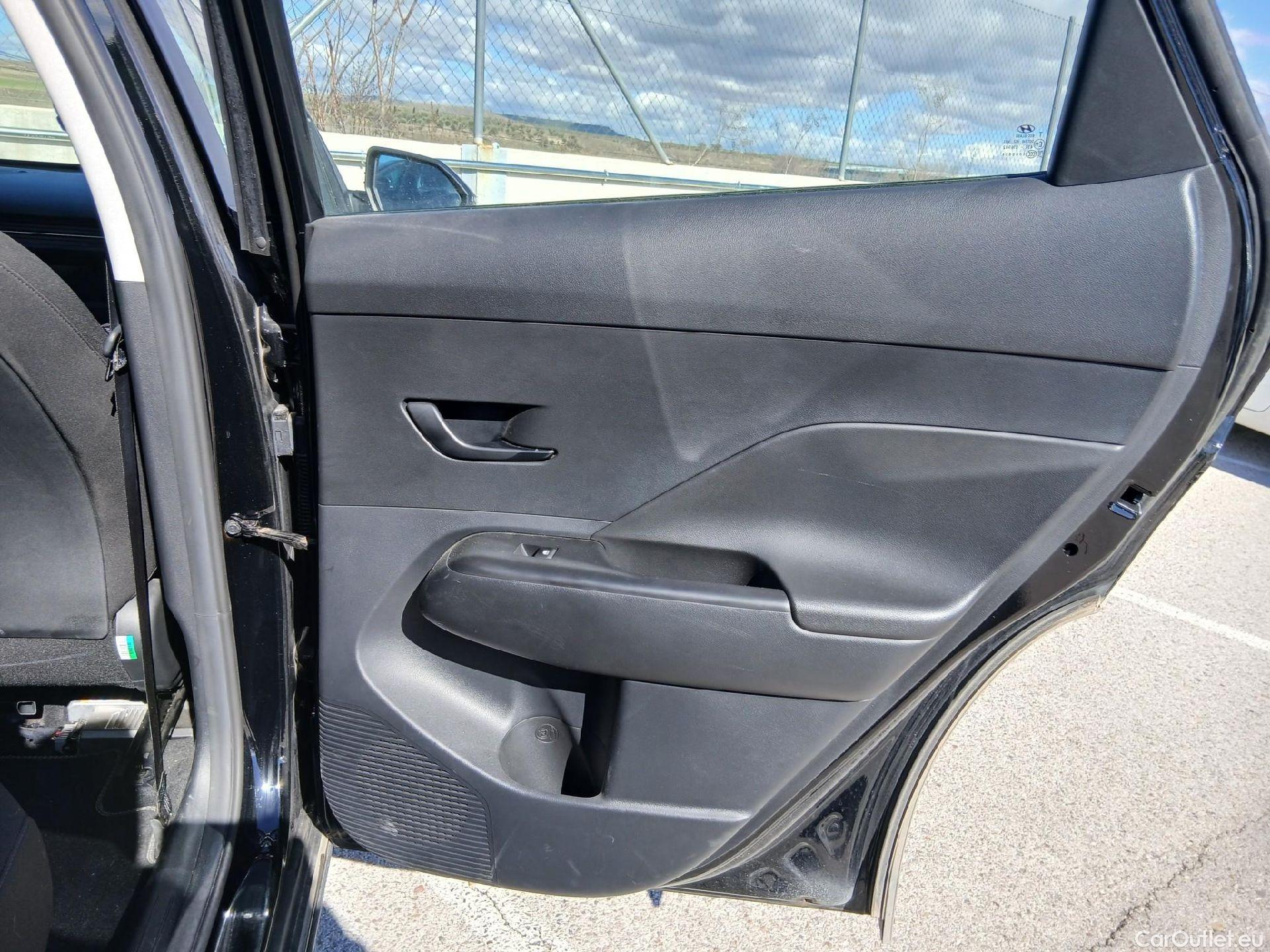  Hyundai  Konna HYUNDAI Kona / 2023 / 5P / todoterreno 1.6 GDI HEV Maxx DCT #42