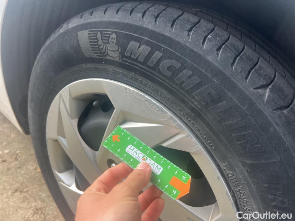  Hyundai  i20 HYUNDAI  / 2020 / 5P / berlina con portón 1.0 TGDI 74kW (100CV) 48V Essence #29