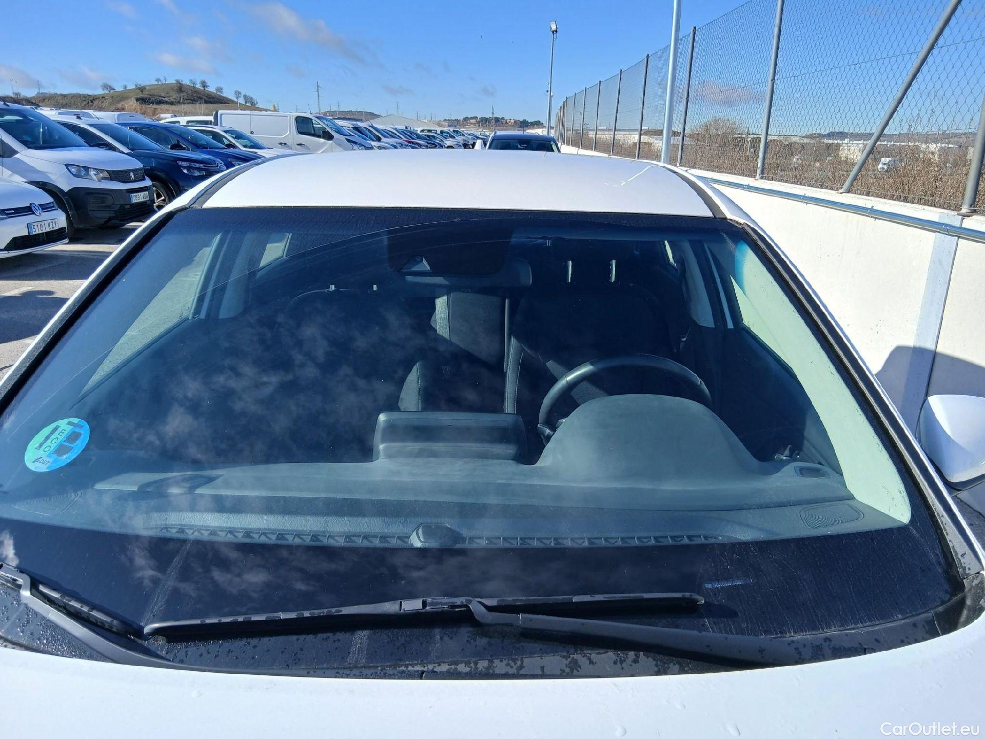  Hyundai  i30 HYUNDAI  / 2020 / 5P / berlina con portón 1.0 TGDI 48V Klass #33