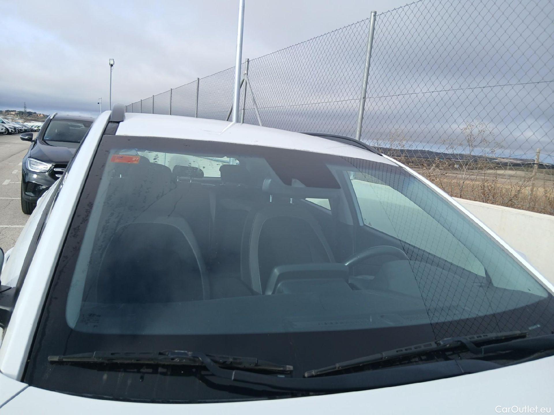  Hyundai  Konna HYUNDAI Kona / 2017 / 5P / todoterreno 1.6 GDI HEV Klass DCT #4