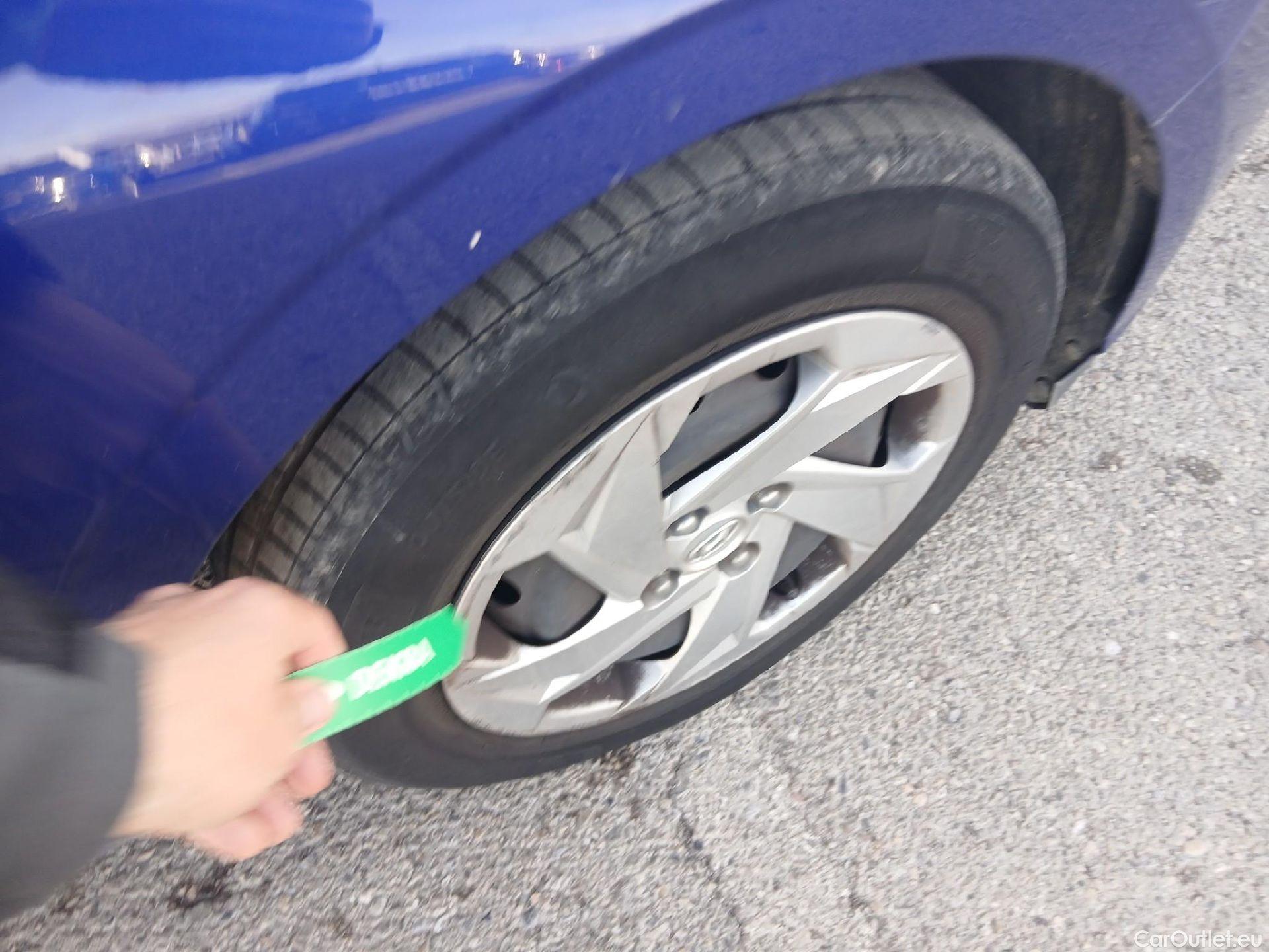  Hyundai  i20 HYUNDAI  / 2020 / 5P / berlina con portón 1.2 MPI SLE #21