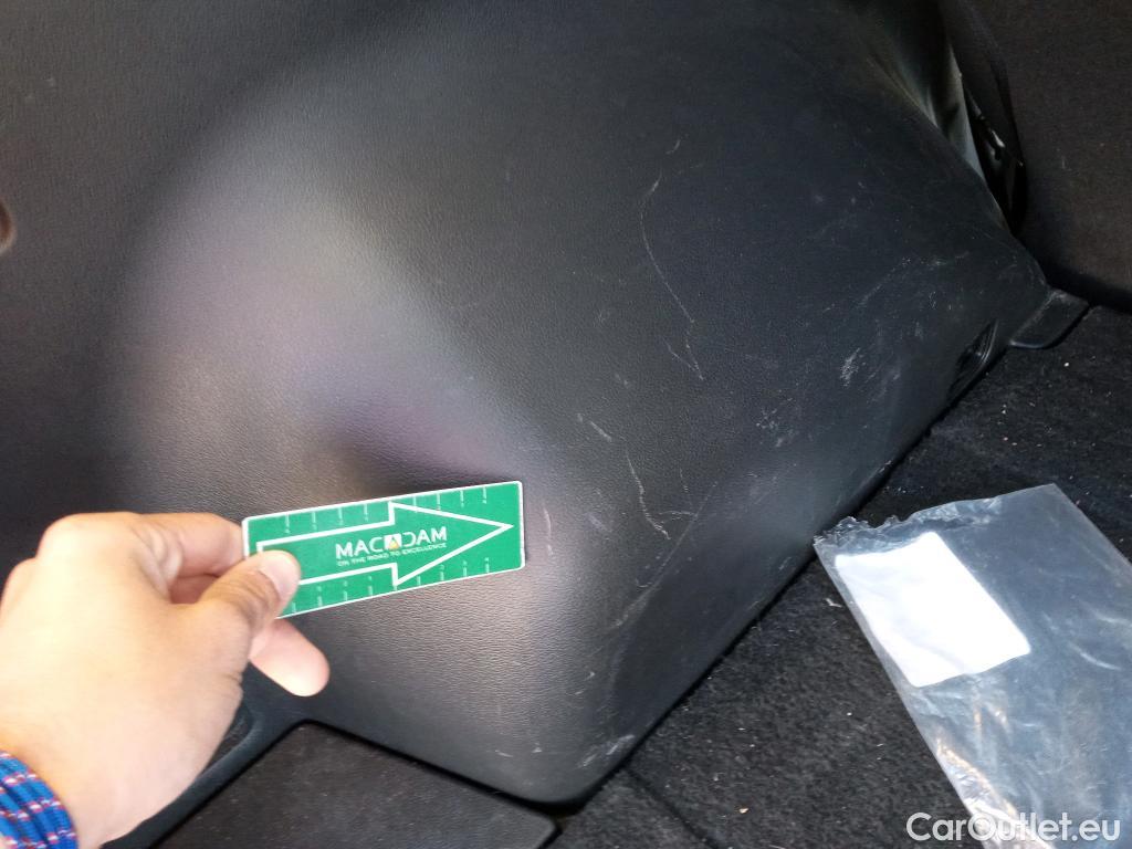  Hyundai  Tucson HYUNDAI  / 2018 / 5P / todoterreno 1.6 CRDI 85kW (116CV) 48V SLE 4X2(SP)(SL) #16