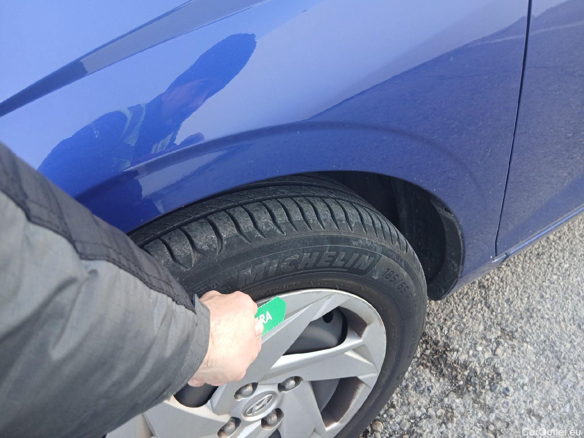  Hyundai  i20 HYUNDAI  / 2020 / 5P / berlina con portón 1.2 MPI SLE #4