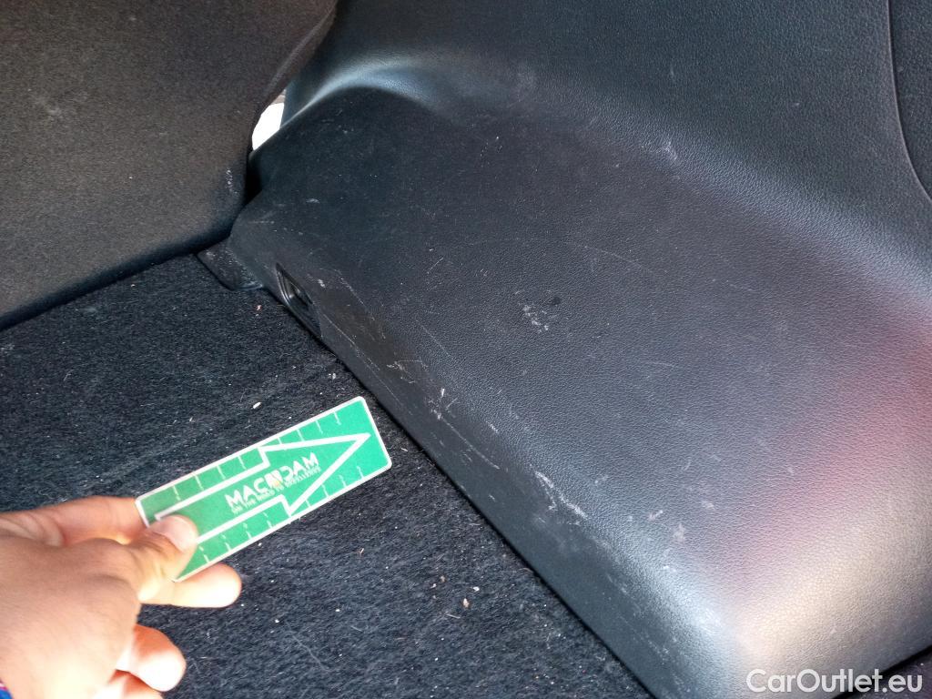  Hyundai  Tucson HYUNDAI  / 2018 / 5P / todoterreno 1.6 CRDI 85kW (116CV) 48V SLE 4X2(SP)(SL) #17