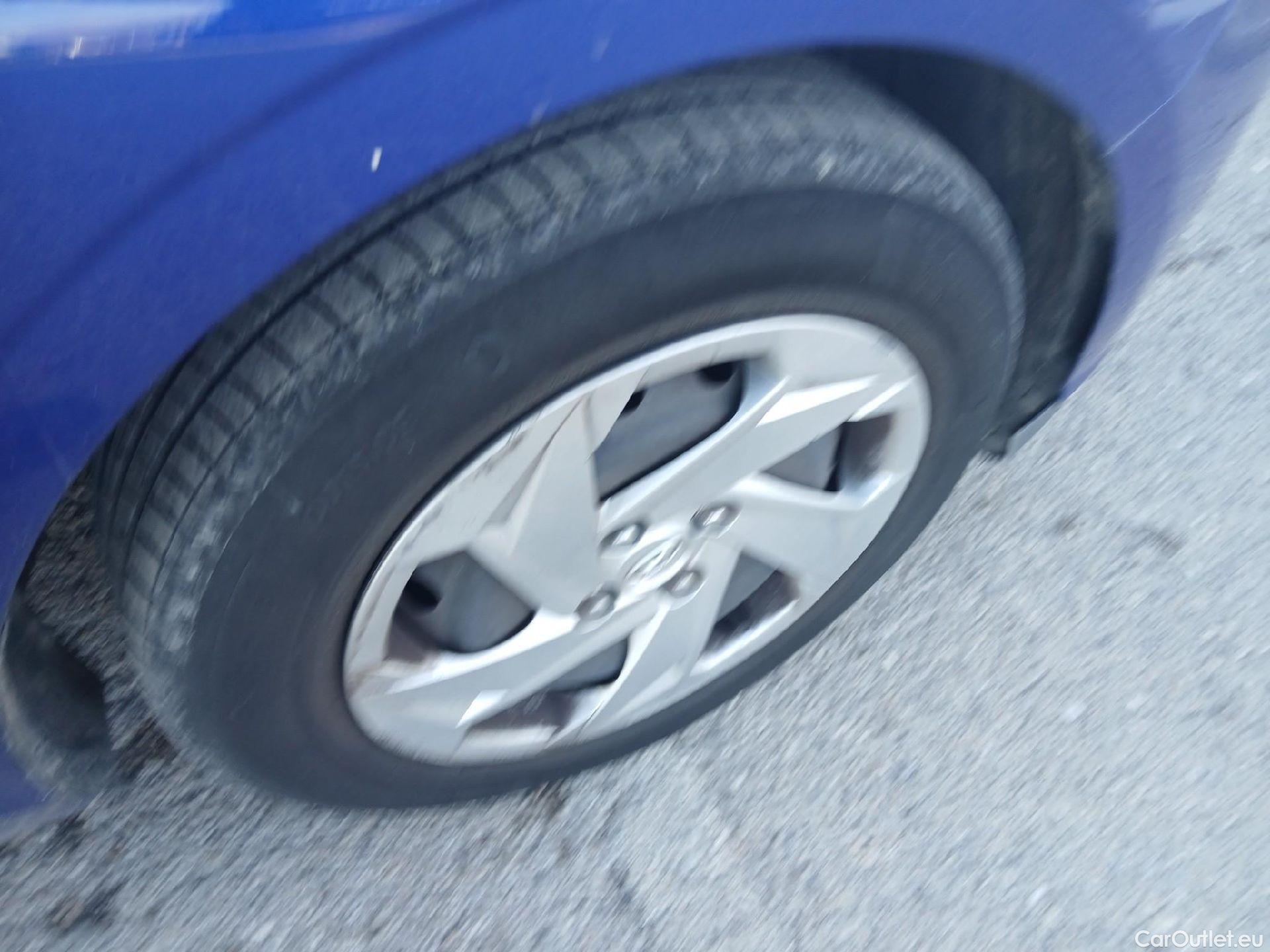  Hyundai  i20 HYUNDAI  / 2020 / 5P / berlina con portón 1.2 MPI SLE #22