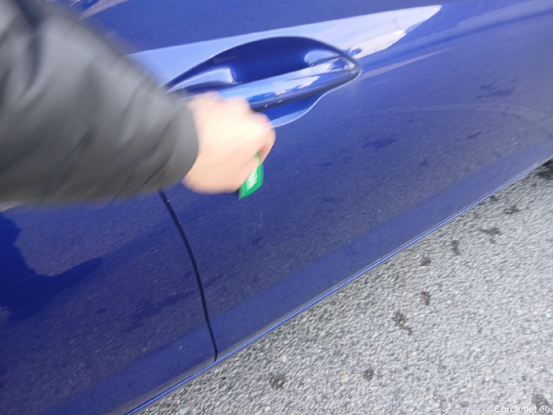  Hyundai  i20 HYUNDAI  / 2020 / 5P / berlina con portón 1.2 MPI SLE #13