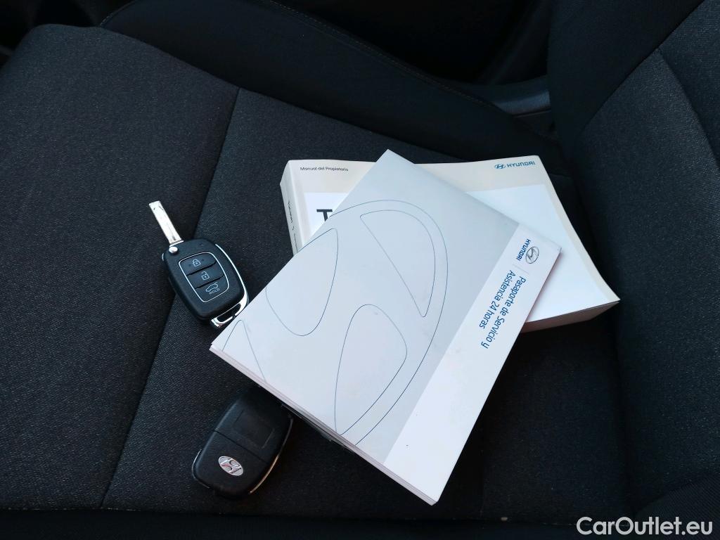  Hyundai  Tucson HYUNDAI  / 2018 / 5P / todoterreno 1.6 CRDI 85kW (116CV) 48V SLE 4X2(SP)(SL) #19