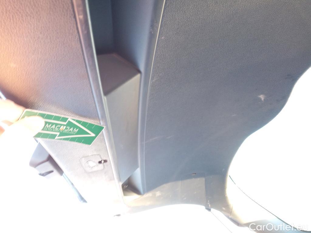  Hyundai  Tucson HYUNDAI  / 2018 / 5P / todoterreno 1.6 CRDI 85kW (116CV) 48V SLE 4X2(SP)(SL) #26