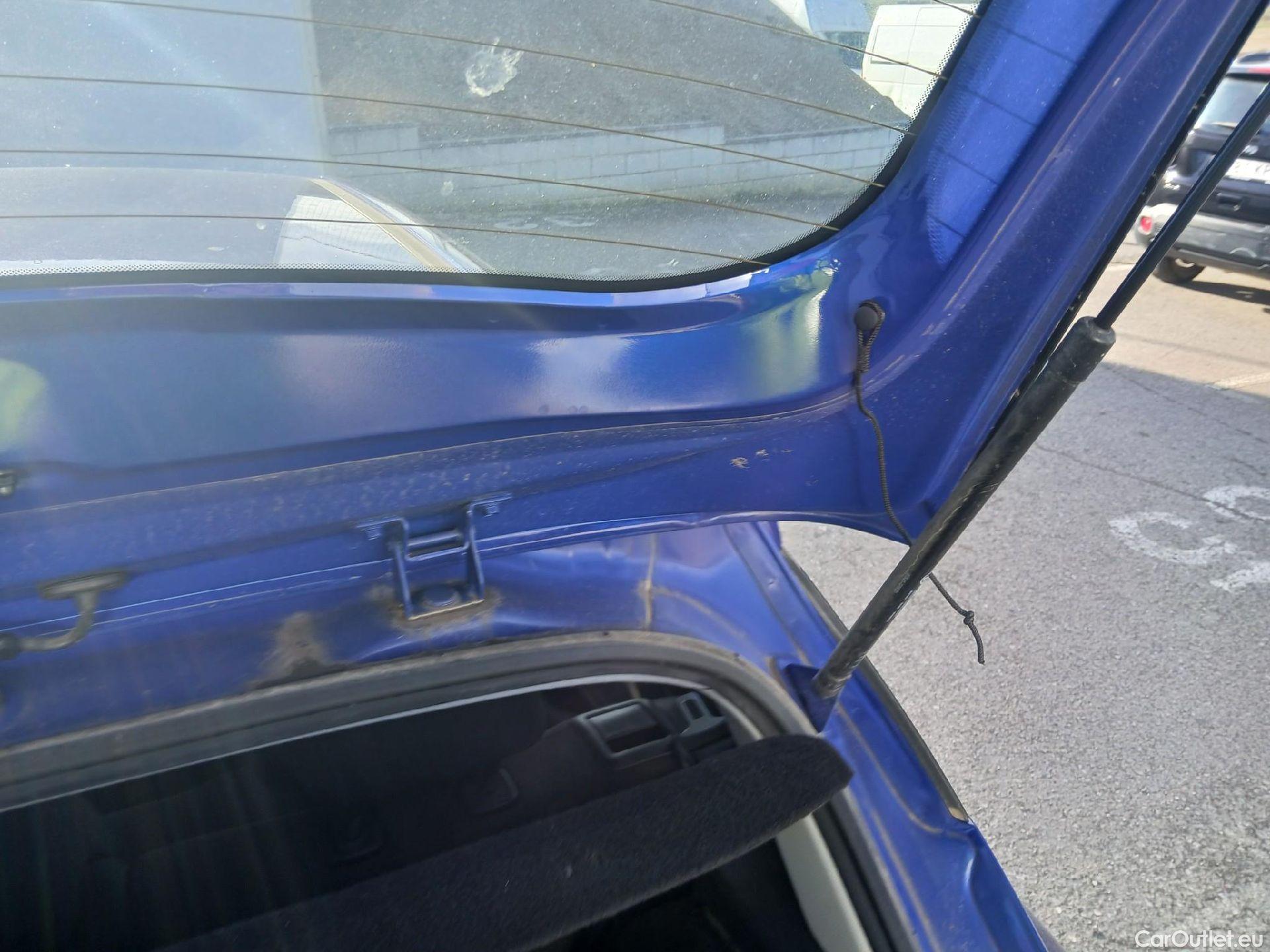  Hyundai  i20 HYUNDAI  / 2020 / 5P / berlina con portón 1.2 MPI SLE #24