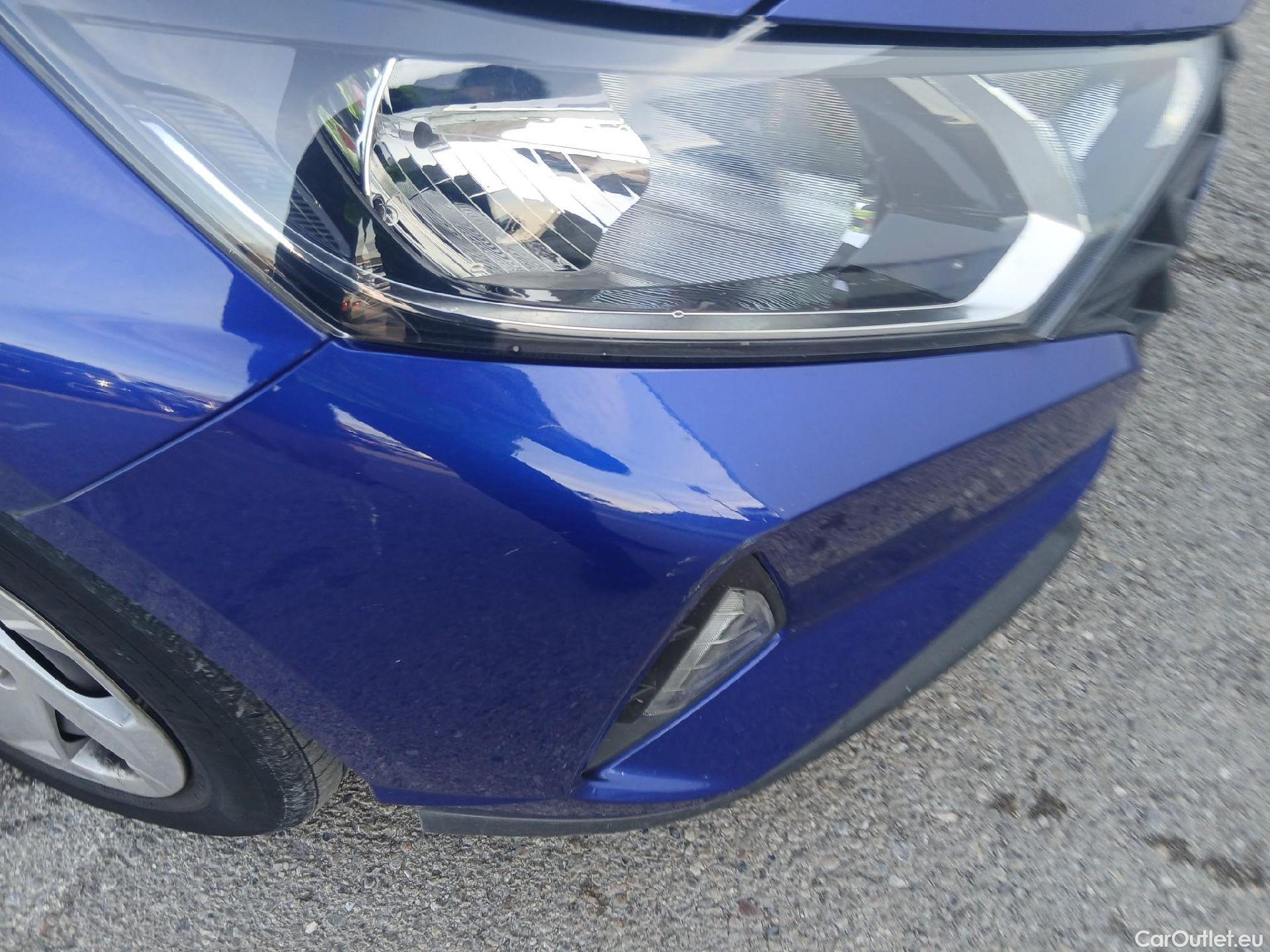  Hyundai  i20 HYUNDAI  / 2020 / 5P / berlina con portón 1.2 MPI SLE #2