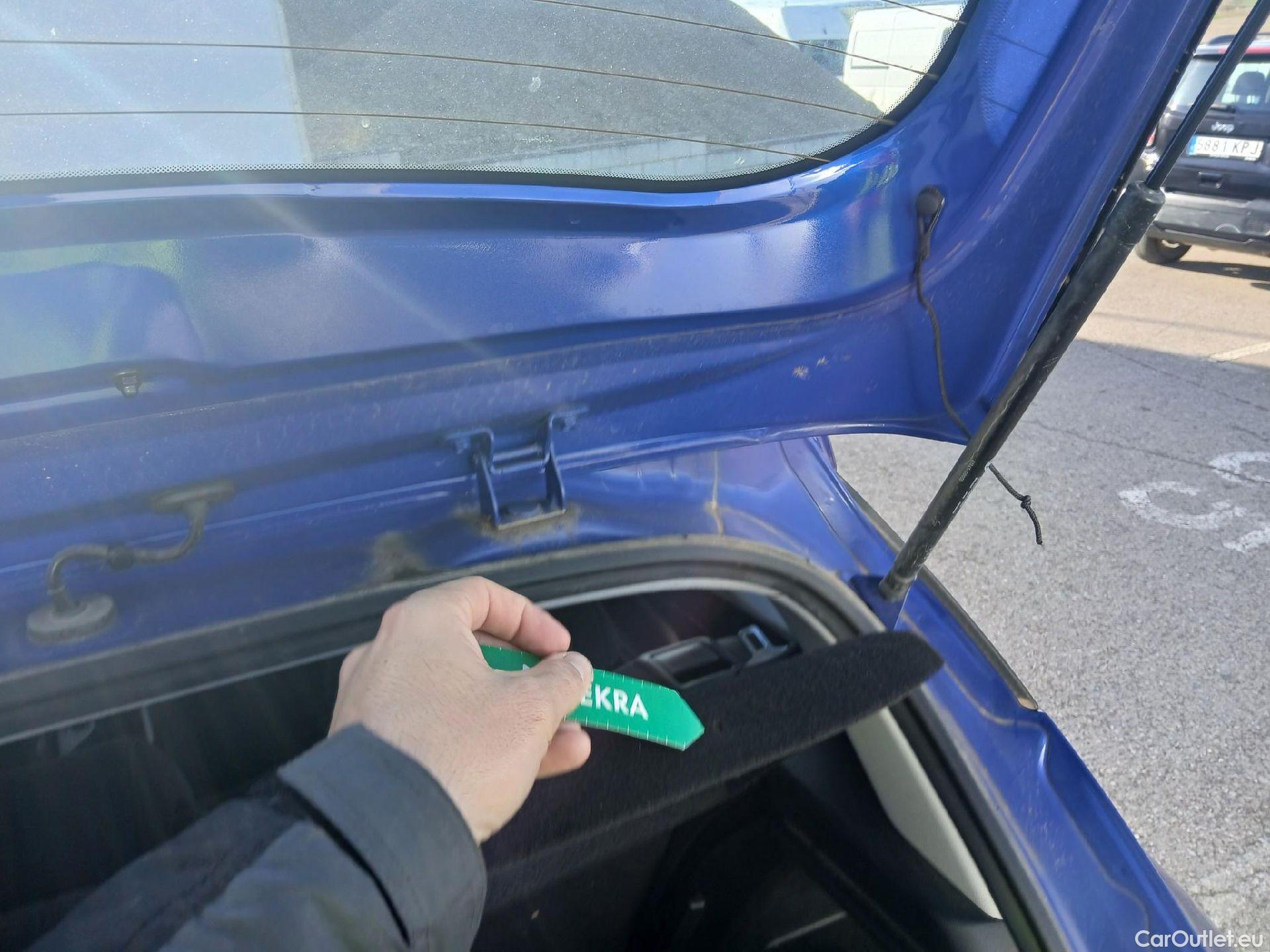  Hyundai  i20 HYUNDAI  / 2020 / 5P / berlina con portón 1.2 MPI SLE #23