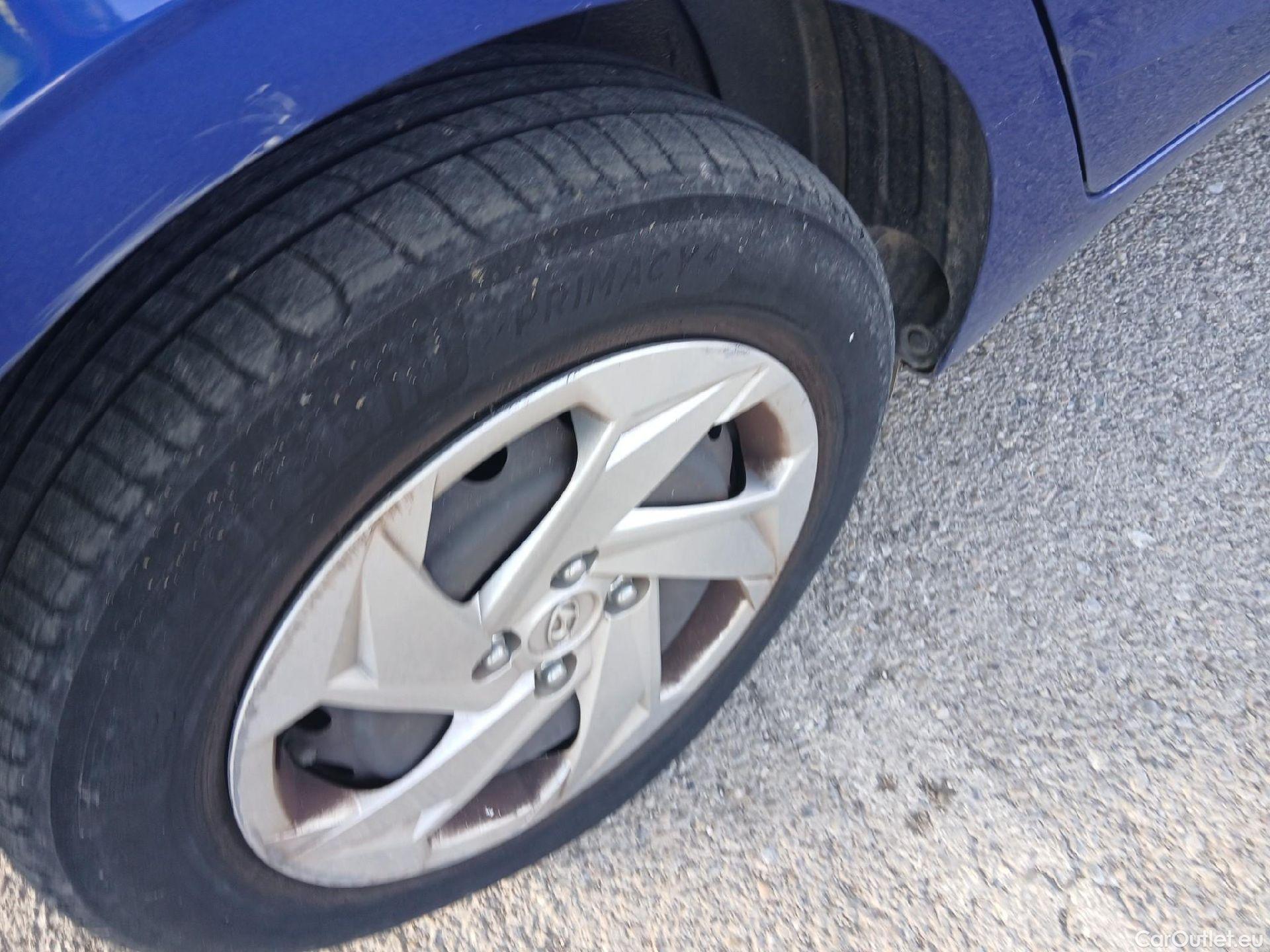  Hyundai  i20 HYUNDAI  / 2020 / 5P / berlina con portón 1.2 MPI SLE #9