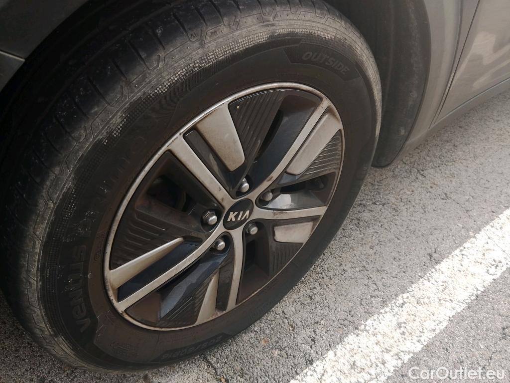  KIA  Niro KIA  / 2019 / 5P / crossover 1.6 GDi PHEV 104kW (141CV) Drive #14