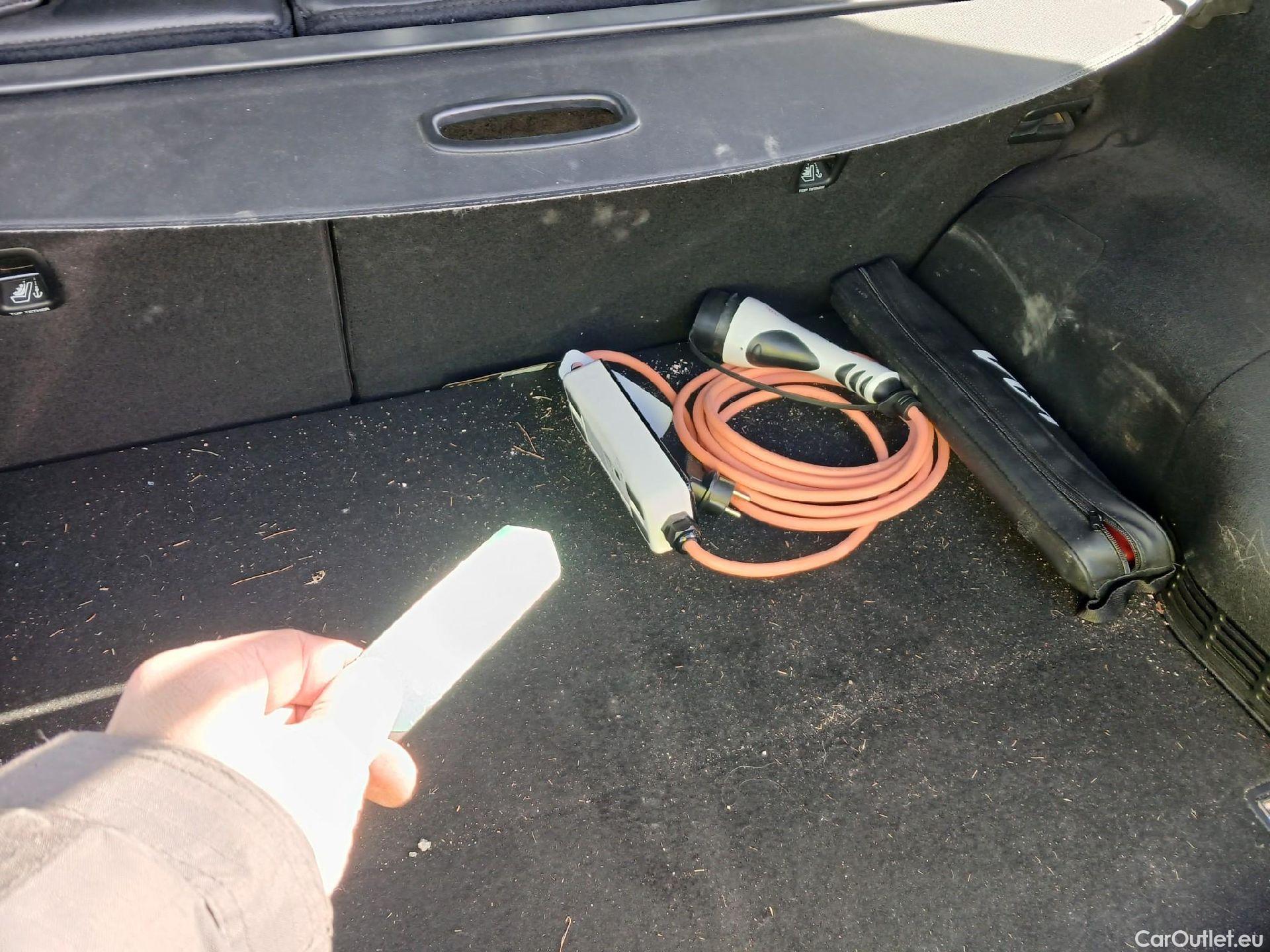  KIA  Niro KIA  / 2019 / 5P / crossover 1.6 GDi PHEV 104kW (141CV) Drive #19