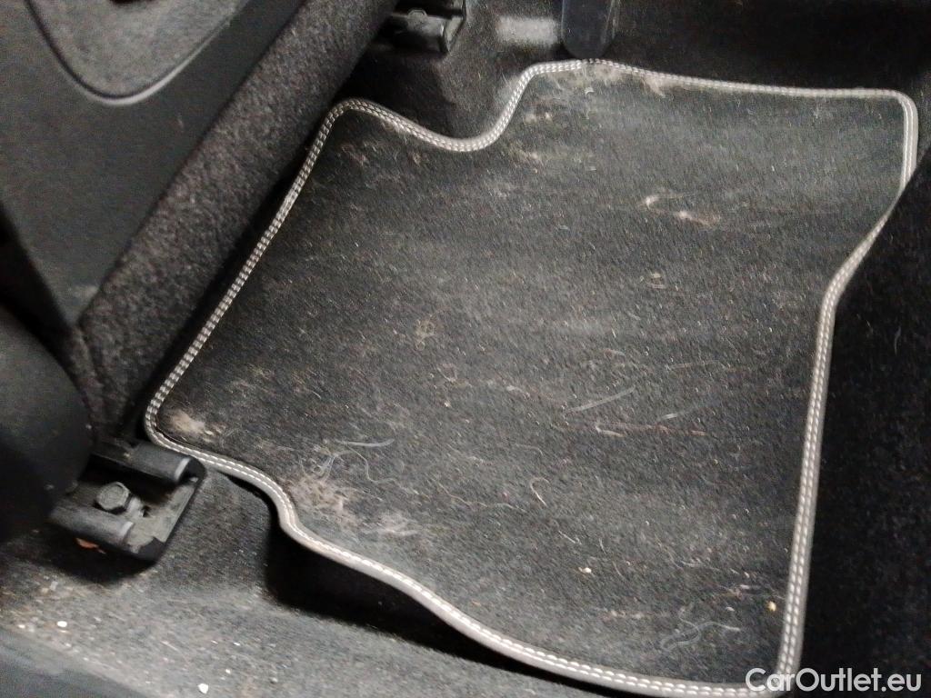  KIA  Niro KIA  / 2019 / 5P / crossover 1.6 GDi PHEV 104kW (141CV) Drive #17