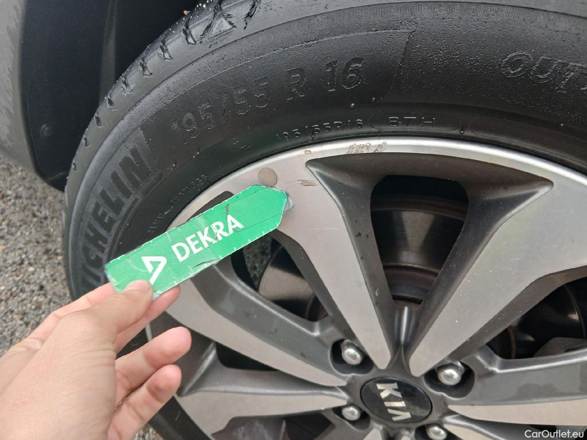  KIA  STONIC KIA  / 2017 / 5P / todoterreno 1.0 T-GDi 88kW (120CV) MHEV iMT Drive #29