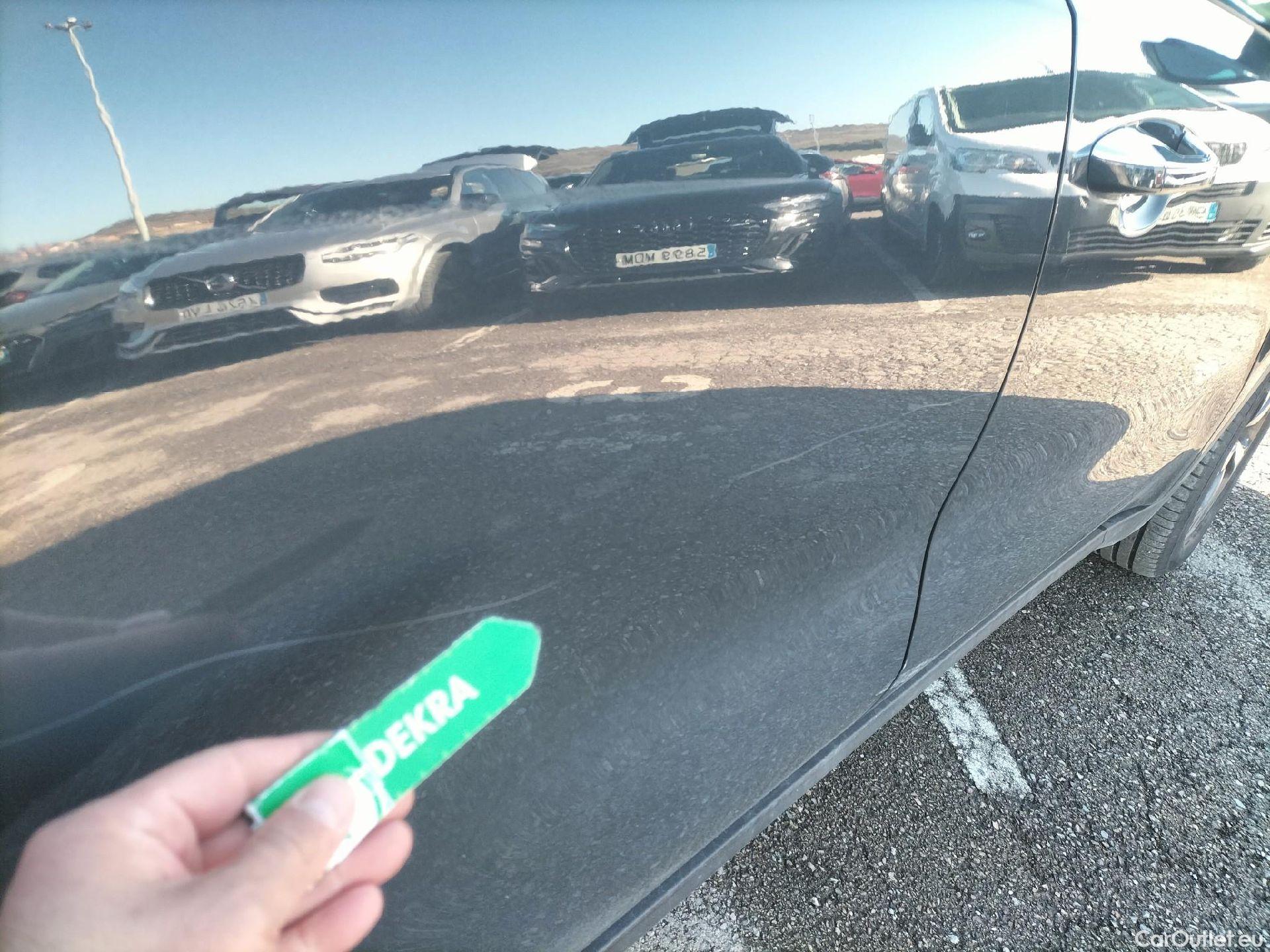  KIA  Sportage KIA  1.6MHEV Drive 100kW(136CV) 4x2(Crist Tintados) #39