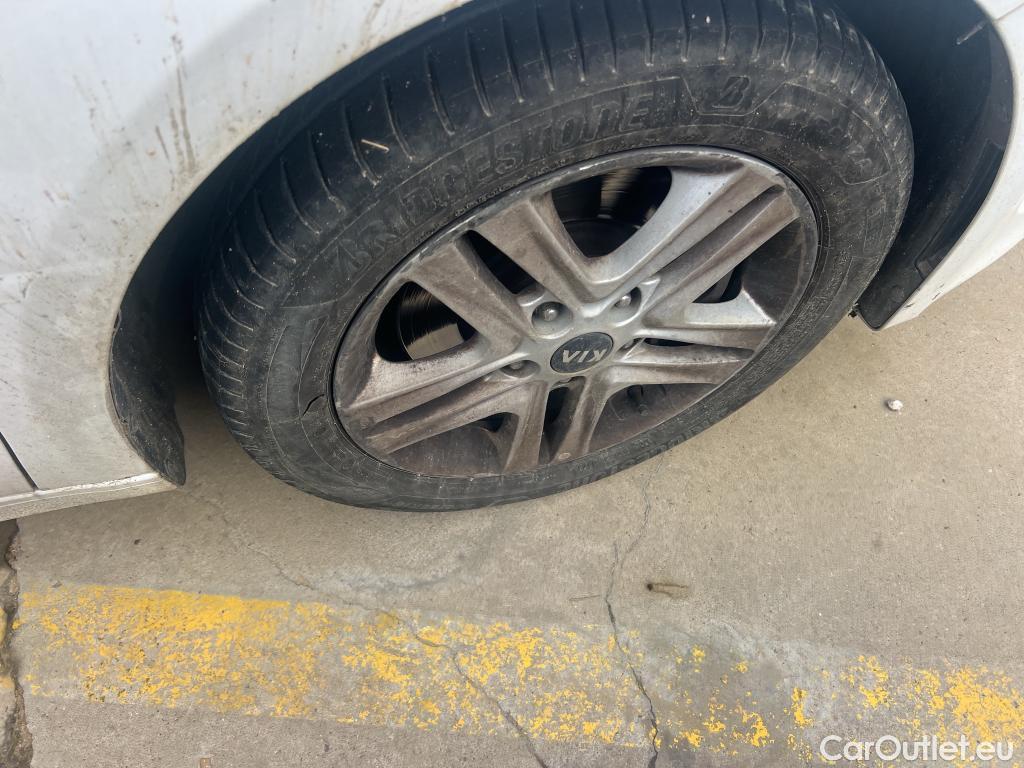  KIA  Cee'd KIA Ceed / 2018 / 5P / berlina con portón 1.0 MHEV 88kW (120CV) Drive DCT #18