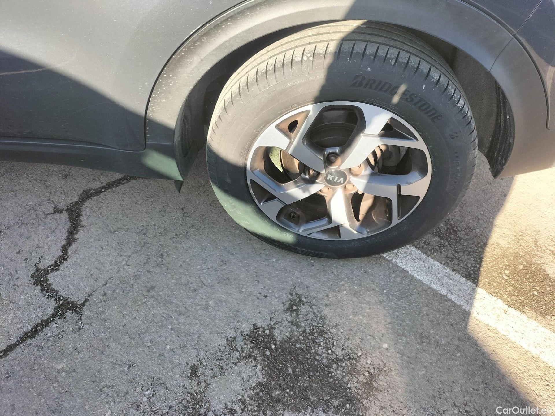  KIA  Sportage KIA  1.6MHEV Drive 100kW(136CV) 4x2(Crist Tintados) #22