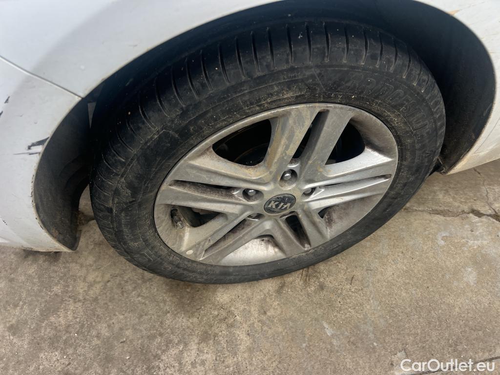  KIA  Cee'd KIA Ceed / 2018 / 5P / berlina con portón 1.0 MHEV 88kW (120CV) Drive DCT #20