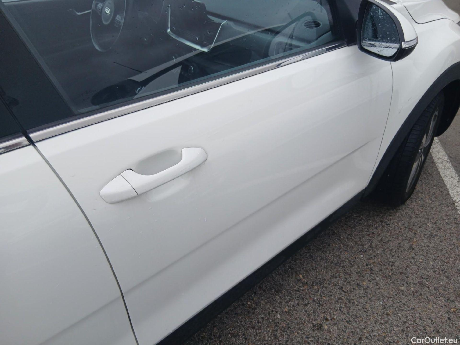  KIA  STONIC KIA  / 2017 / 5P / todoterreno 1.0 T-GDi 88kW (120CV) MHEV iMT Drive #27