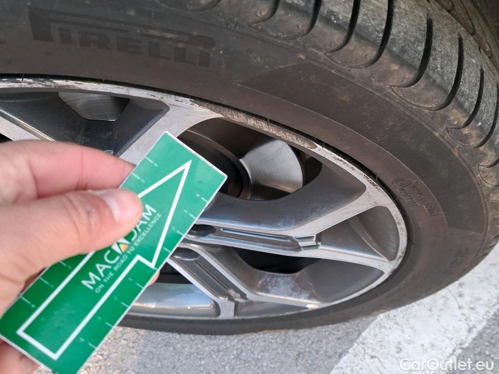  KIA  XCeed KIA  / 2019 / 5P / berlina con portón 1.6 T-GDi Emotion 150kW (204CV) DCT #6